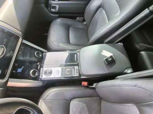Used 2018 Land Rover Range Rover Supercharged AWD/4WD image 24