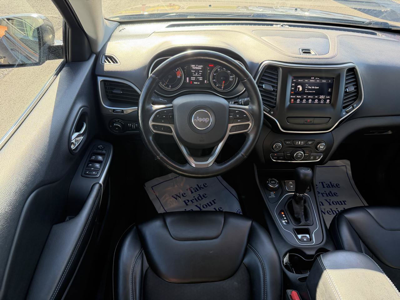 Used 2019 Jeep Cherokee Latitude Plus w/ Cold Weather Group AWD/4WD image 15