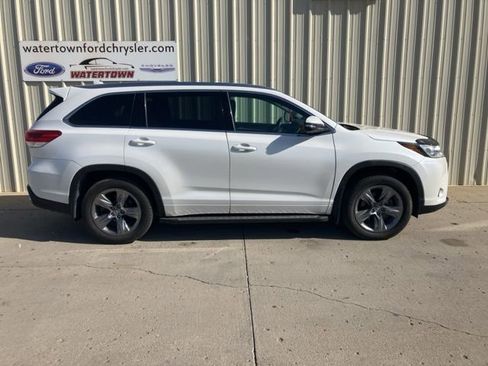 Used 2019 Toyota Highlander AWD V6 image 1
