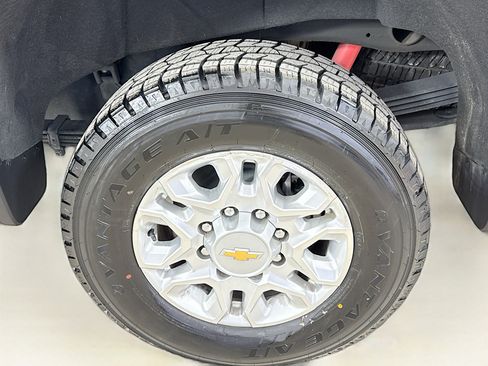 Used 2024 Chevrolet Silverado 2500 LTZ w/ LTZ Premium Package AWD/4WD image 31