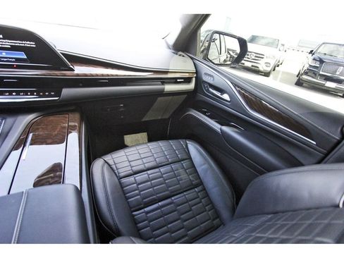 Certified 2024 Cadillac Escalade Sport Platinum w/ LPO, ONYX Package AWD/4WD image 10