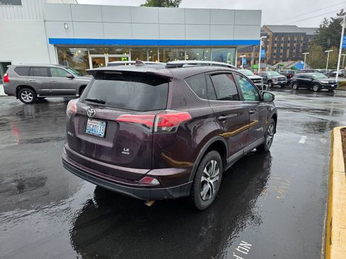 Used 2017 Toyota RAV4 LE w/ Preferred Accessory Package image 5