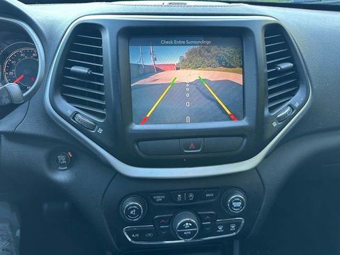 Used 2015 Jeep Cherokee Trailhawk w/ Comfort/Convenience Group image 15