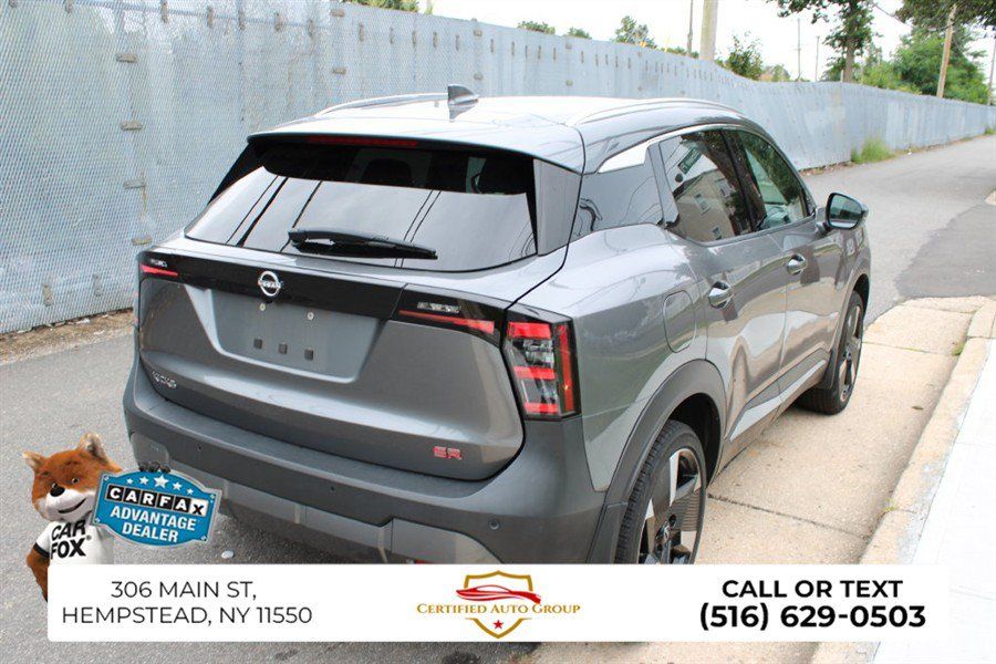 Used 2025 Nissan Kicks SR w/ Illumination Package FWD image 5
