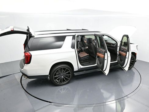 Used 2023 GMC Yukon XL Denali Ultimate image 50