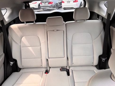 Used 2019 Hyundai Tucson SE AWD/4WD image 16