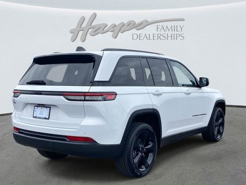 Certified 2025 Jeep Grand Cherokee Altitude image 3