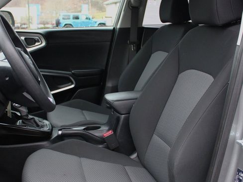 Used 2023 Kia Soul LX w/ LX Technology Package image 18