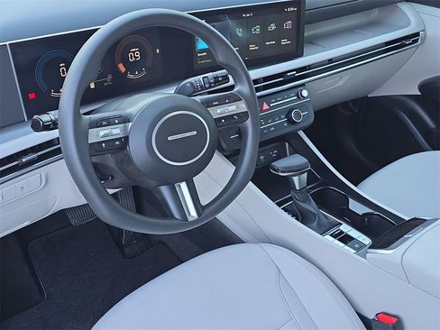 Certified 2026 Hyundai Tucson SE image 15