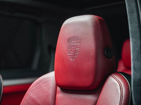 Used 2015 Porsche Cayenne Turbo image 41