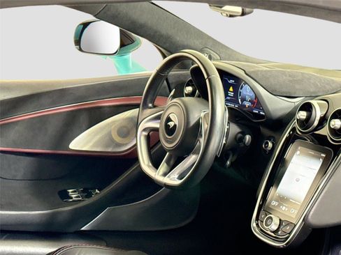 Used 2022 McLaren GT image 18