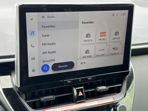 Used 2025 Toyota Corolla SE w/ SE Premium Package image 25