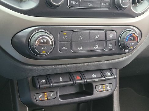 Used 2015 Chevrolet Colorado Z71 AWD/4WD image 18