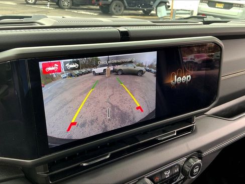 Certified 2025 Jeep Wrangler Sahara w/ Dual Top Group image 24