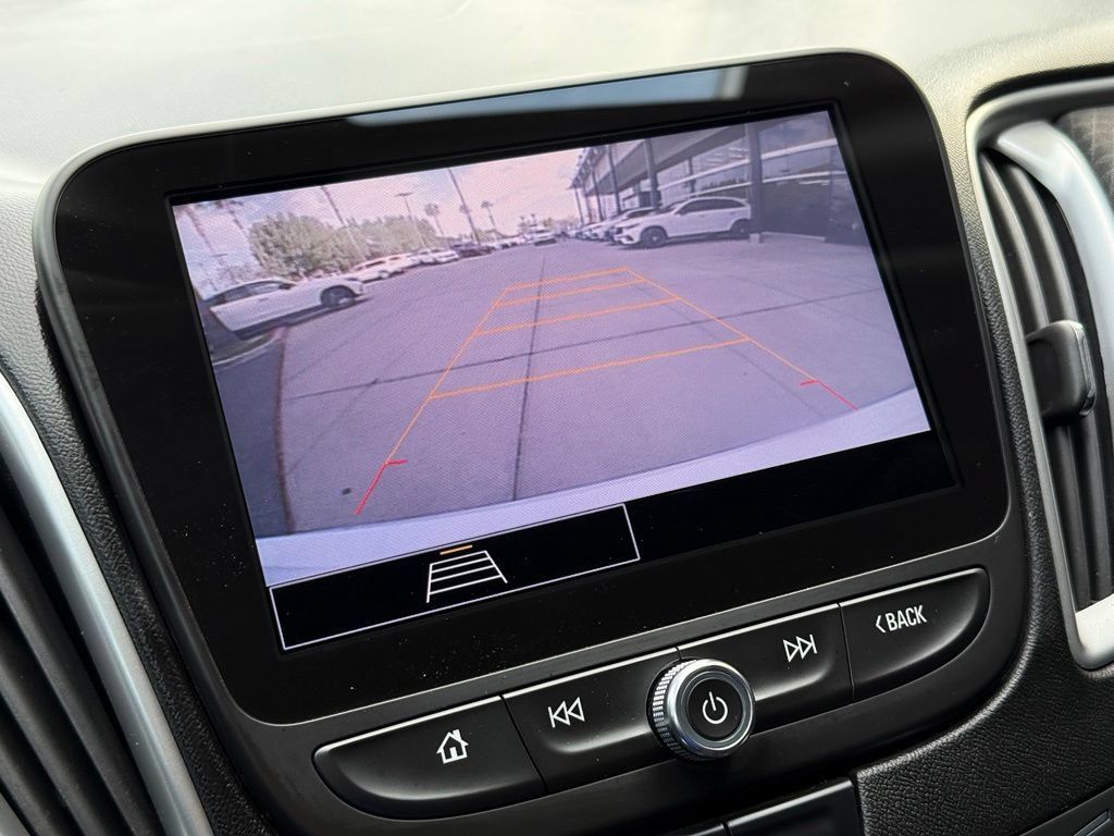 Used 2022 Chevrolet Malibu LT FWD image 3