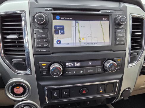 Used 2017 Nissan Titan SV image 21