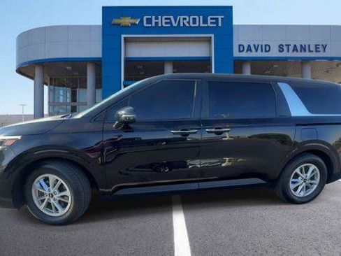Used 2024 Kia Carnival LX FWD image 5