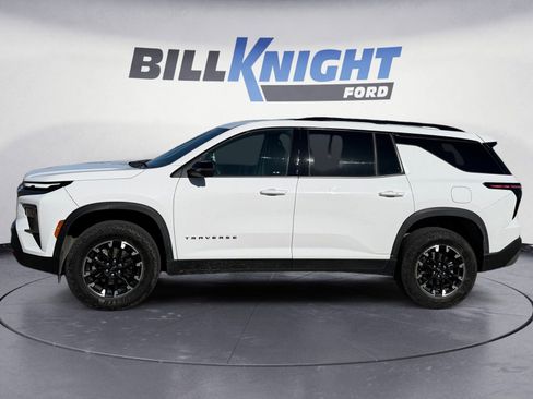 Used 2024 Chevrolet Traverse Z71 image 2