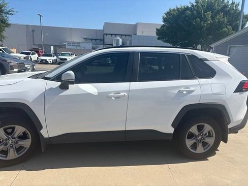Used 2024 Toyota RAV4 XLE w/ Convenience Package FWD image 5