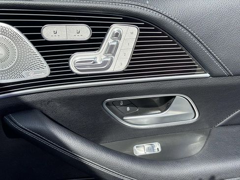 Used 2024 Mercedes-Benz GLS 580 4MATIC image 16