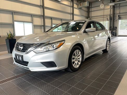 Used 2016 Nissan Altima 2.5 S w/ Power Driver Seat Package FWD image 3