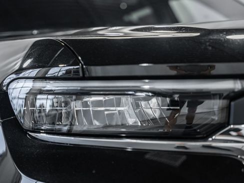 New 2025 Jeep Grand Cherokee Laredo X w/ Luxury Tech Group I image 12