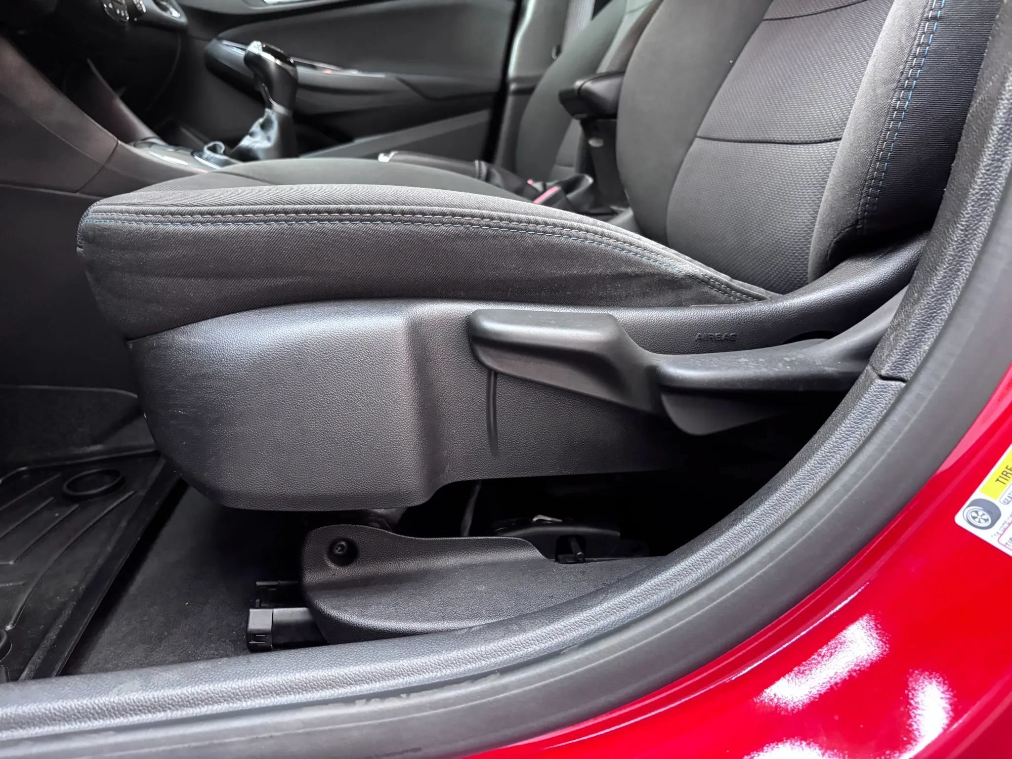 Used 2017 Chevrolet Cruze LT w/ RS Package FWD image 9