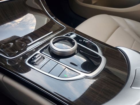 Used 2019 Mercedes-Benz C 300 Sedan image 30