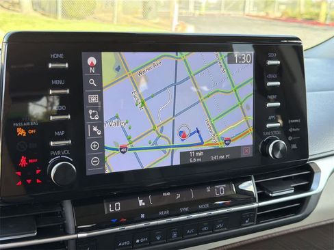 Used 2022 Toyota Sienna XLE w/ XLE Plus Package image 16