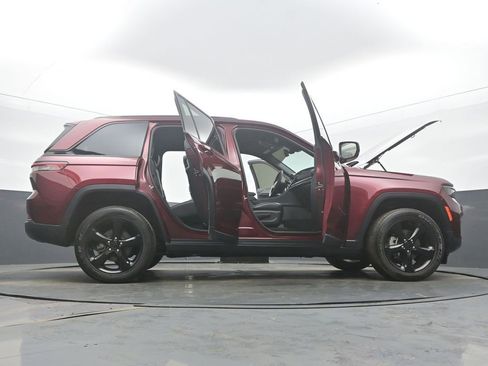 Used 2023 Jeep Grand Cherokee Altitude image 61