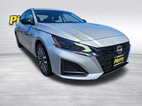 Used 2024 Nissan Altima 2.5 SV FWD image 9