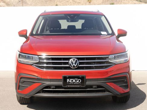 Used 2022 Volkswagen Tiguan SE w/ Panoramic Sunroof Package image 4