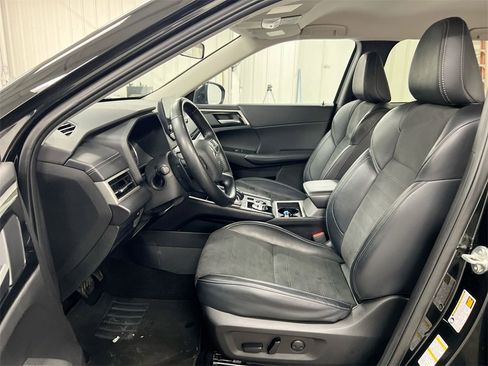 Used 2024 Mitsubishi Outlander SE image 20