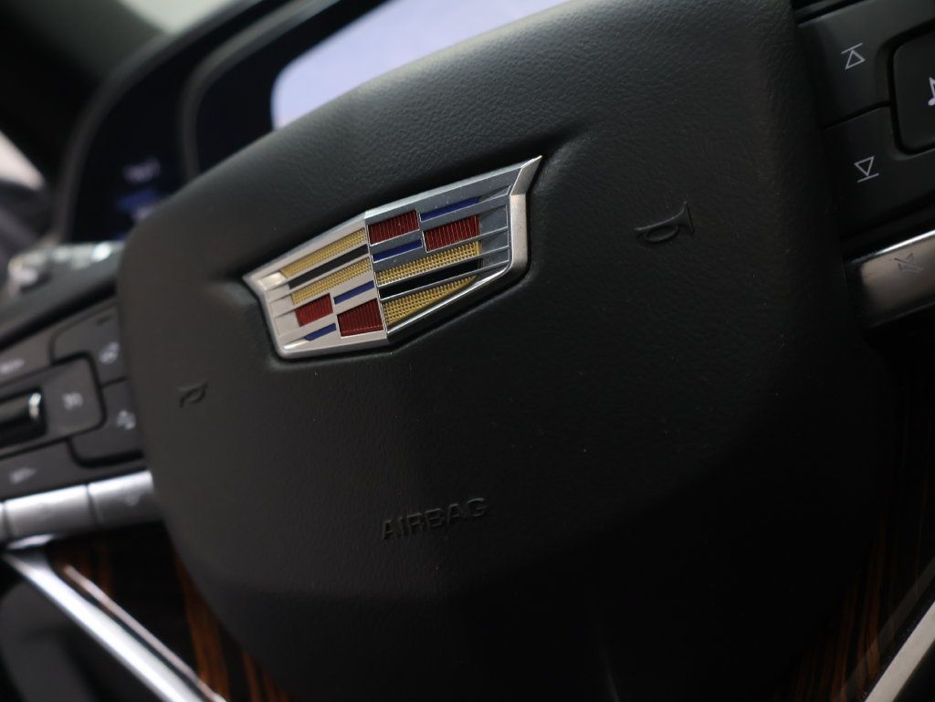 Used 2022 Cadillac Escalade Premium Luxury AWD/4WD image 22
