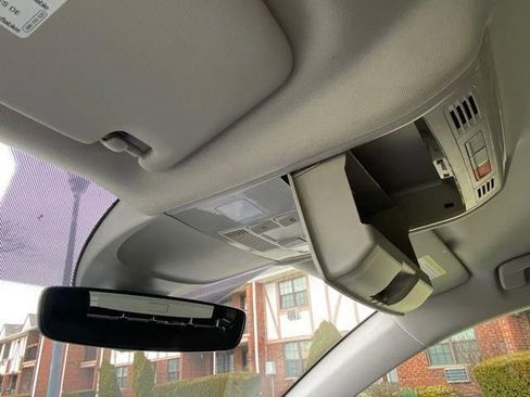 Used 2024 Volkswagen Taos SE image 30