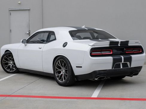 Used 2015 Dodge Challenger SRT w/ Technology Group RWD image 15