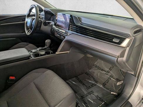Used 2025 Toyota Camry LE FWD image 28