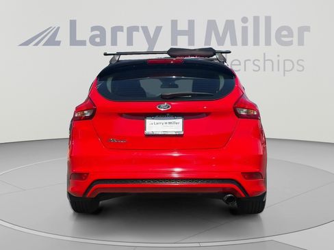 Used 2016 Ford Focus SE w/ SE Sport Package FWD image 6