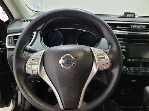 Used 2016 Nissan Rogue SV image 25