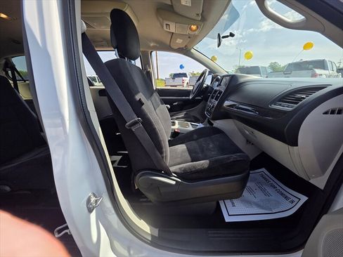 Used 2014 Dodge Grand Caravan SXT FWD image 11