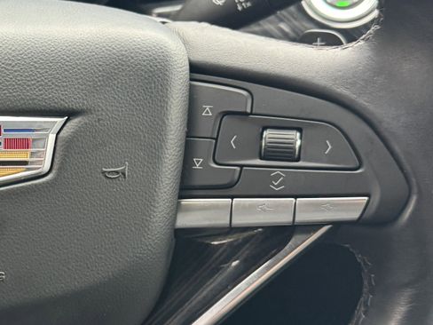 Used 2025 Cadillac XT6 Premium Luxury image 30