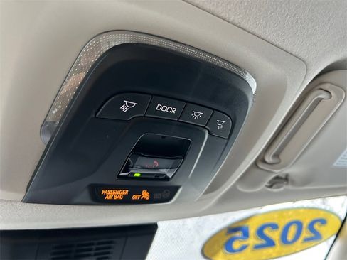 Used 2025 Toyota Corolla LE image 26