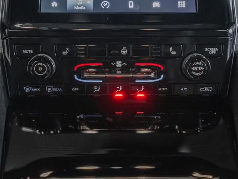 New 2025 Jeep Grand Cherokee Altitude image 22