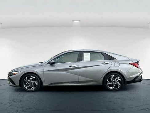 Used 2024 Hyundai Elantra Limited FWD image 3