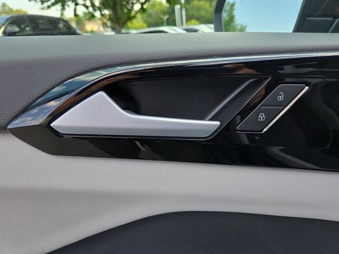 Used 2025 Volkswagen Taos S image 12