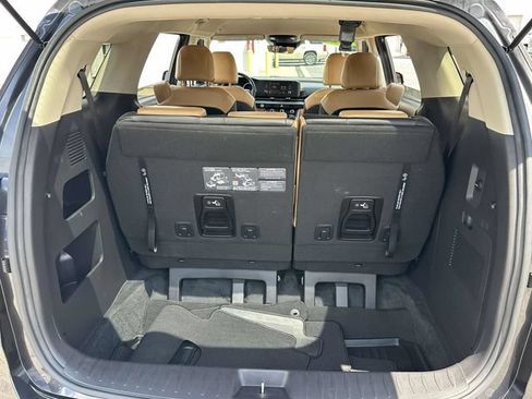Used 2024 Kia Carnival LX FWD image 22