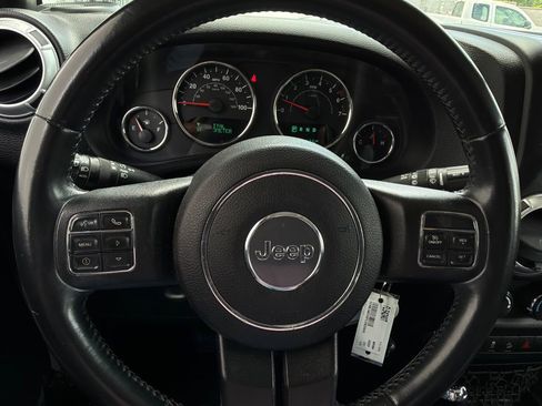 Used 2015 Jeep Wrangler Unlimited Sahara w/ Connectivity Group AWD/4WD image 23