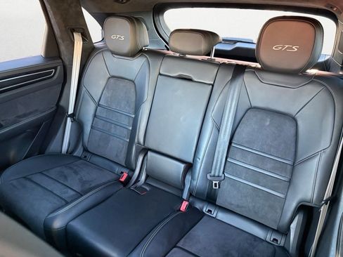 Used 2021 Porsche Cayenne GTS w/ Premium Package image 15