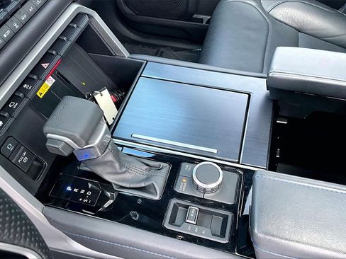 Used 2023 Toyota Sequoia Platinum image 18