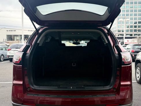 Used 2017 Chevrolet Traverse LT image 42